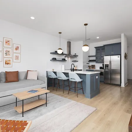 Stunning Spacious 6 Beds, 2 Bedroom In Walkable Area